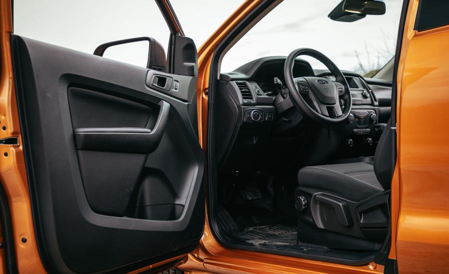 Интерьер Ford Ranger XL STX SuperCab 2018 года  (NA) (фото 30 из 40)